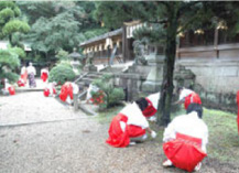 枚岡神社での巫女体験写真例