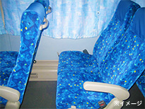4列スタンダードシートバスの内観写真