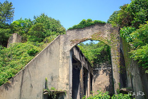 貯蔵庫跡の廃墟