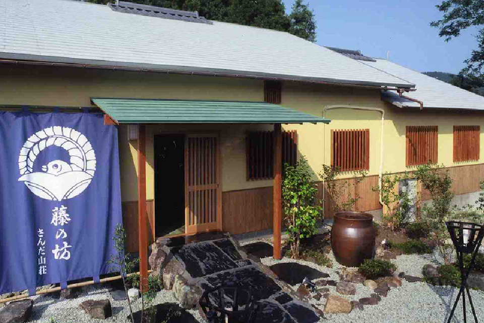 藤の坊さんだ山荘 外観